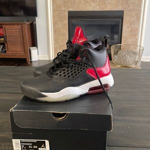 Jordan Maxim 200 (GS)